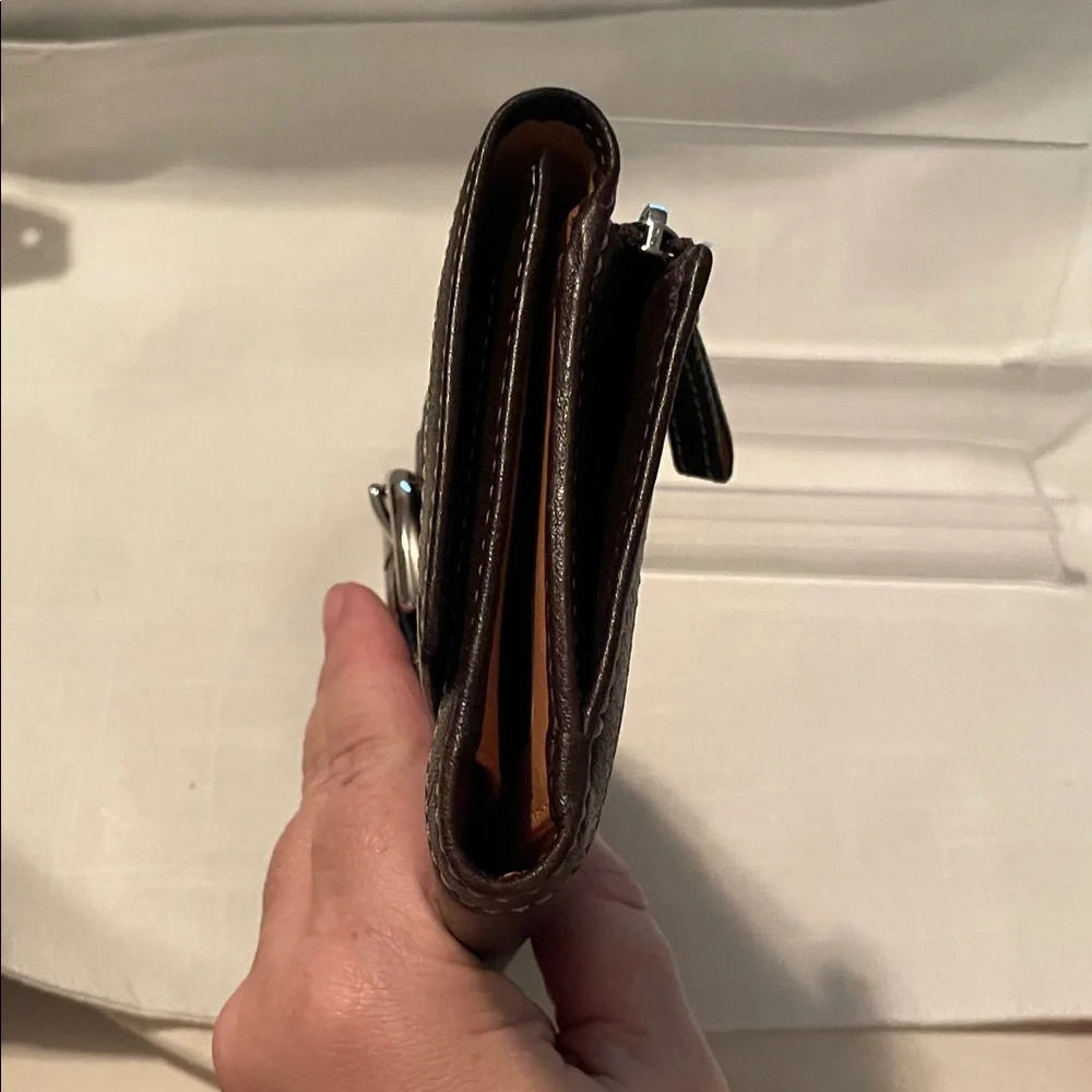 Coach triple wallet. EUC few call outs on inside.